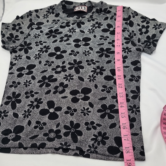 90s Vintage Stretchy Floral Shortsleeve Top - Picture 3 of 7